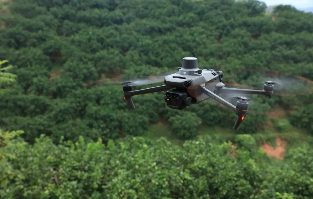 O nás 1 50 3 dron dji mavic 3m